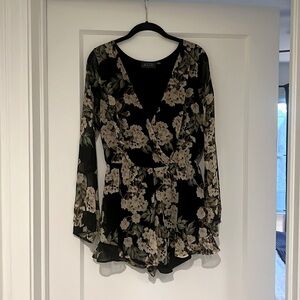 ASTR Women’s Black & Floral Long Sleeve Romper